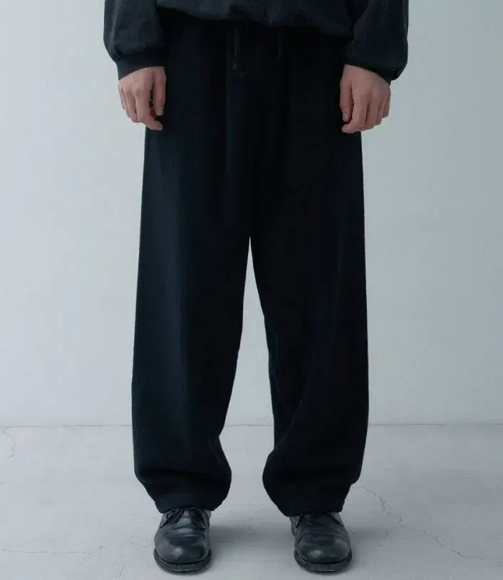 스틸네스 Brushed Wool Track Pants 3사이즈 삽니다